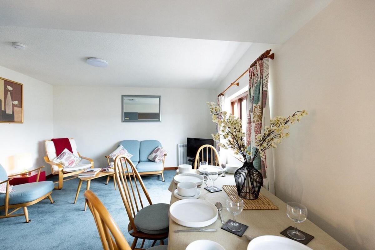 Katherines Court - Spacious Apartment With Rolling Hill Views Kendal Esterno foto